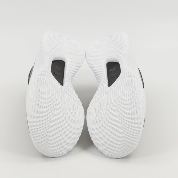 Athletic_Shoes